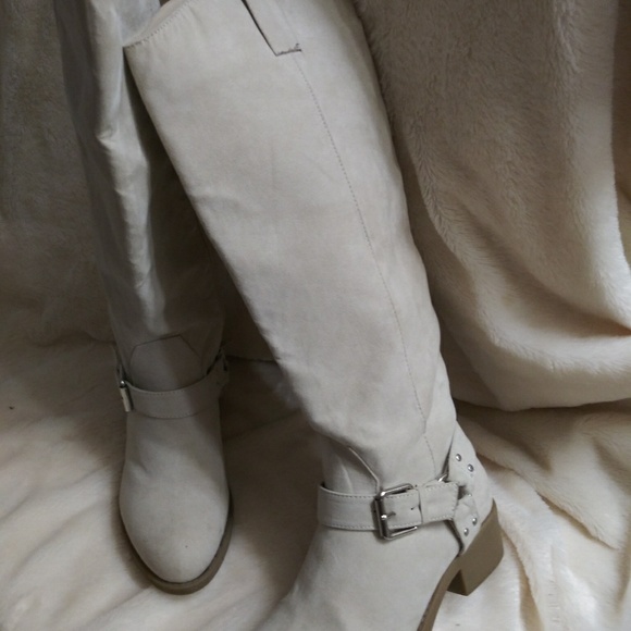 Boots - Picture 2 of 3